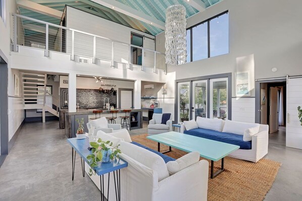 المنشأة من الداخل