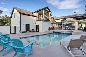 حمّام سباحة مُدفَّأ