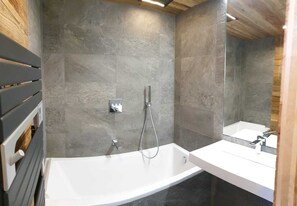 Bathtub, hair dryer, towels