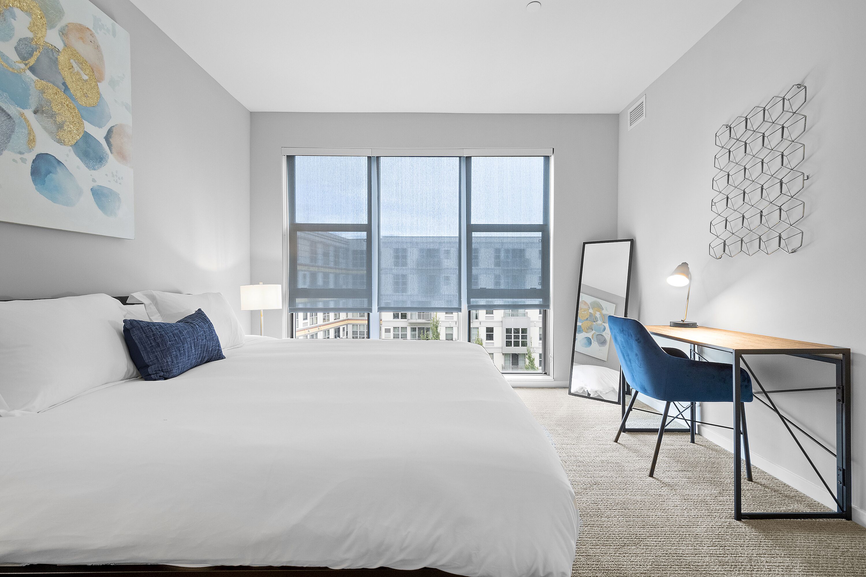 Decoración personalizada, muebles diferentes y escritorio 