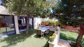 تناول الطعام بالخارج