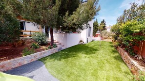 المنطقة المحيطة بالمنشأة