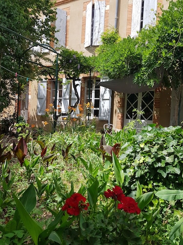 Large bedroom (3 + 1 baby ) & Dining area in a country village - 