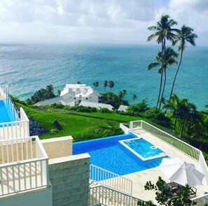 2 outdoor pools