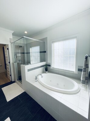 Bathtub, jetted bath, hair dryer, towels