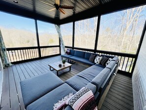 TV connectée, cheminée, jeux vidéo, lecteur de DVD