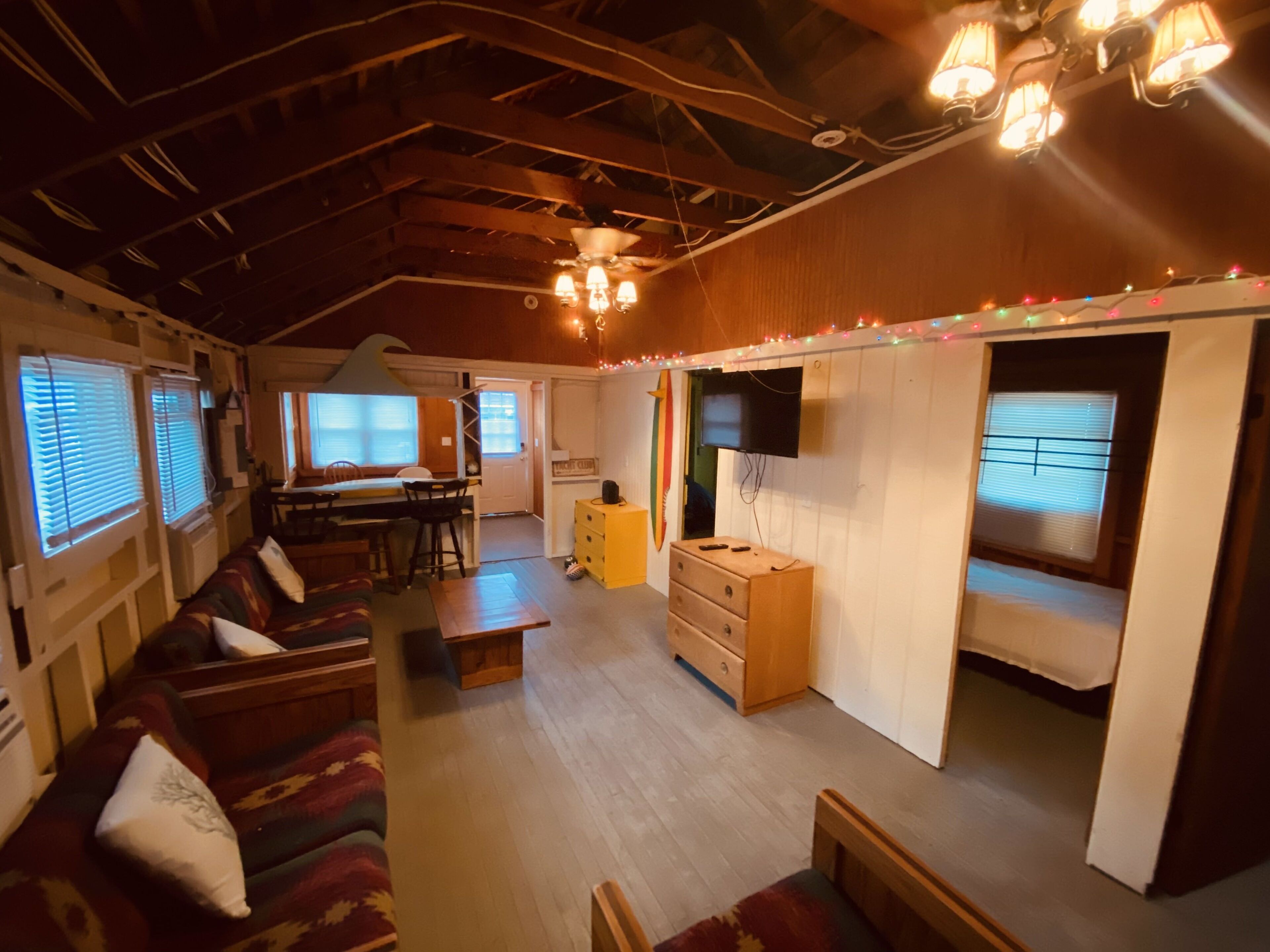 Beach Bungalow Just 3 Blocks from Beach (Dog Friendly)