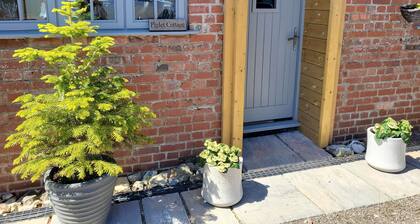 3 Bedroom Cottage - Hot Tub, Garden, Parking