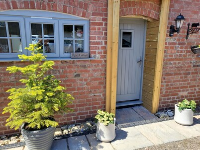 3 Bedroom Cottage - Hot Tub, Garden, Parking