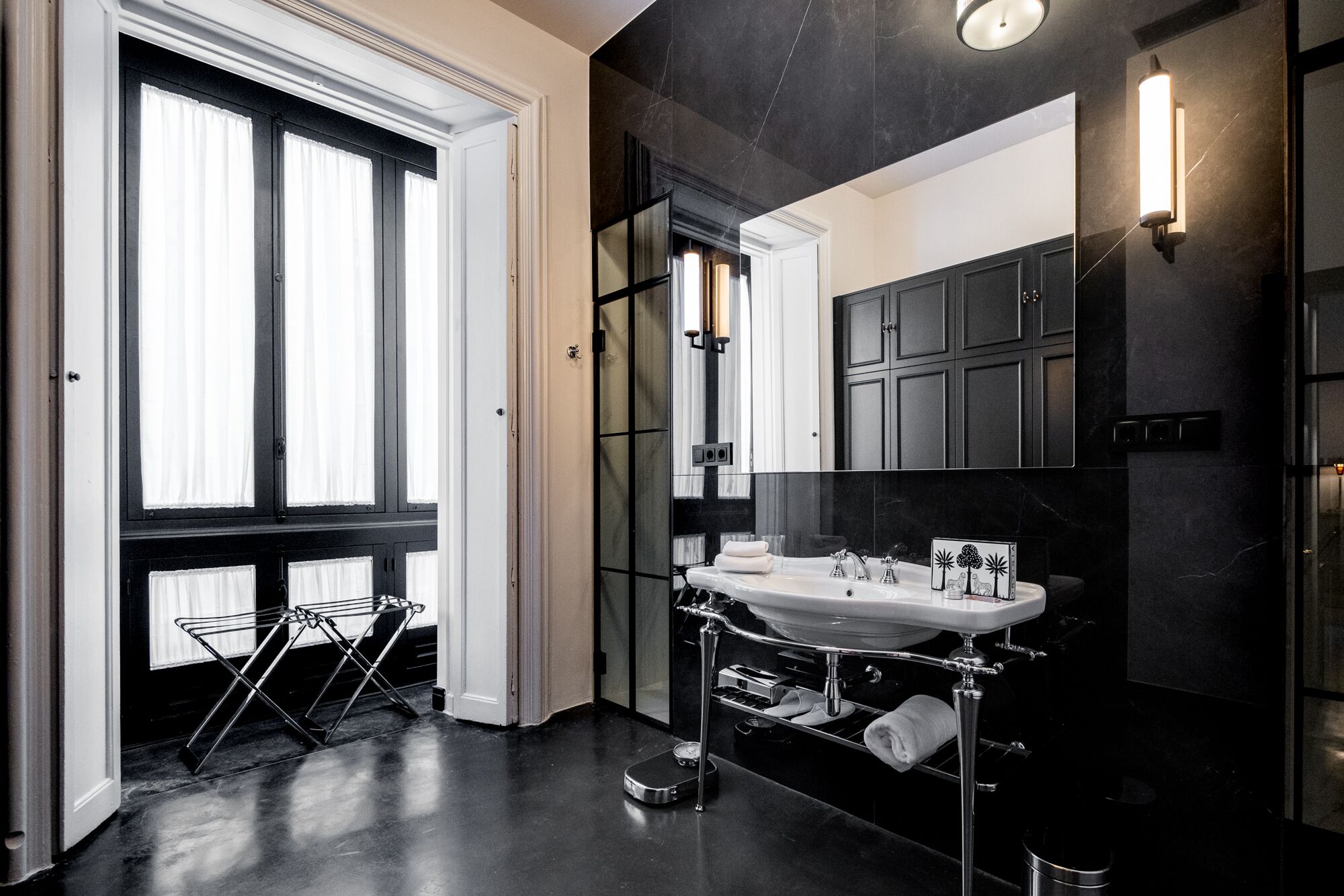 deluxe room | bathroom | free toiletries, hair dryer, bathrobes, towels