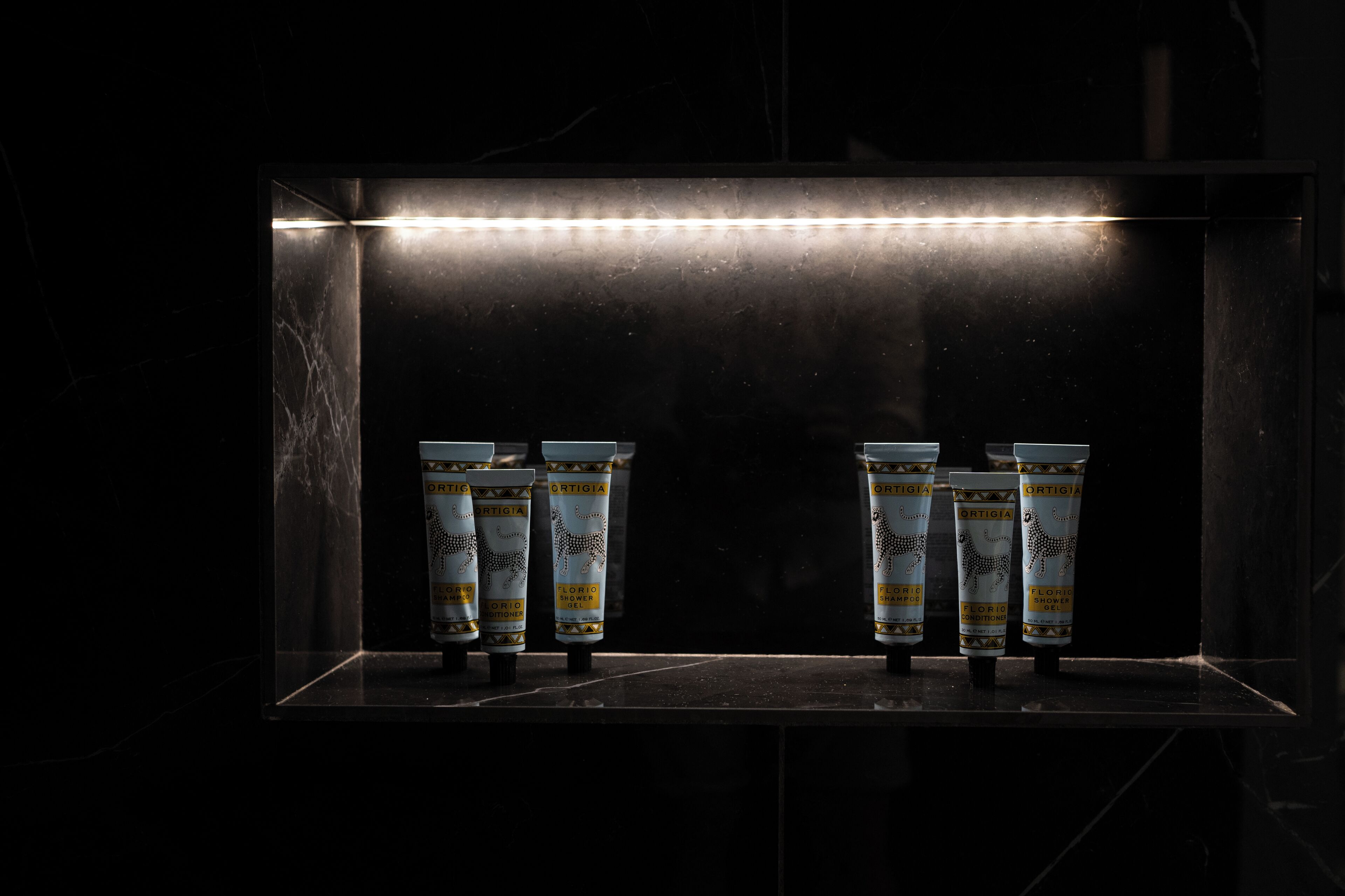 junior room | bathroom | free toiletries, hair dryer, bathrobes, towels