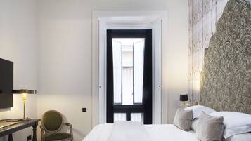 Junior-værelse | Premium-sengetøj, minibar, pengeskab på værelset, skrivebord