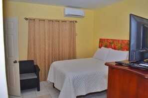 1 bedroom, iron/ironing board, free WiFi, bed sheets - 1 BEDROOM APARTMENT WITH AC/WIFI/CABLE CLOSE TO BEACH (Montego Bay)