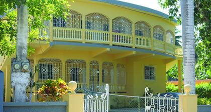 1 BEDROOM APARTMENT WITH AC/WIFI/CABLE CLOSE TO BEACH