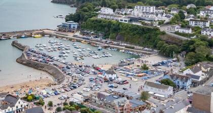 Ivydene - Beautiful Cottage Stone Throw From Beach Wonderful Sea Views