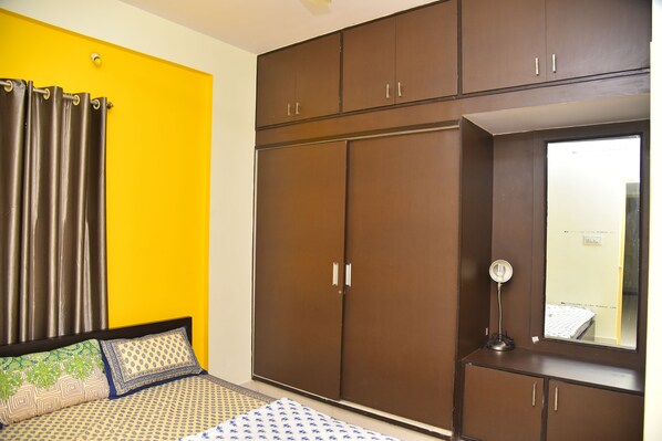 2 bedrooms, iron/ironing board, free WiFi, bed sheets
