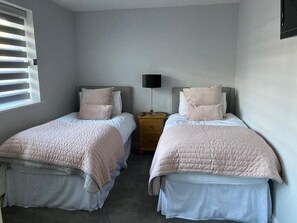 2 bedrooms, iron/ironing board, WiFi, bed sheets - Beautiful Sea view apartment in Carlyon Bay (Carlyon Bay)