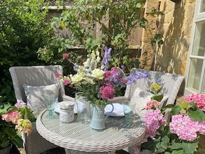 تناول الطعام بالخارج