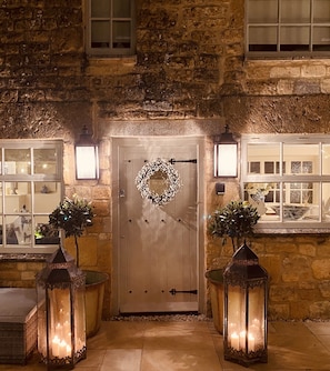 المنشأة من الداخل