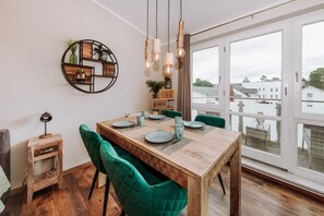 Apartment, Private Bathroom | Restaurant - Ferienwohnung Sonne-strand-binz (Binz)