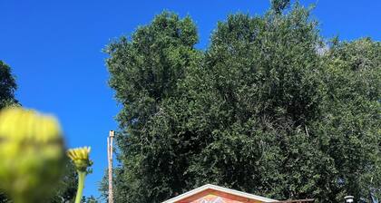 Private guest house! This Is your own little home away from home! Quaint retreat