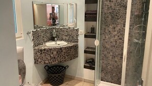 Shower, hair dryer, towels, soap - Silence in the Green Provence (Carcès)