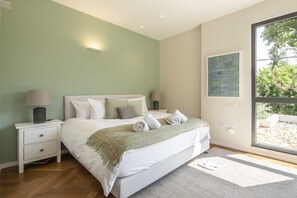 5 habitaciones, tabla de planchar con plancha, wifi y ropa de cama 