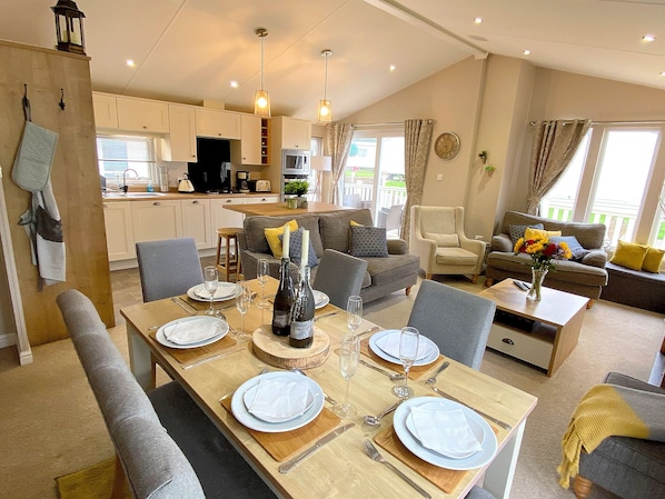 Småhus | Eget kjøkken | Kjøleskap, oppvaskmaskin, vannkoker og brødrister