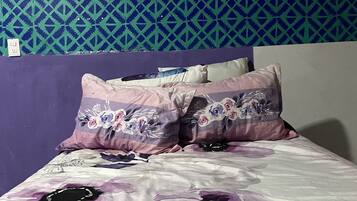 Habitación básica, 1 cama Queen size | Decoración personalizada y wifi gratis