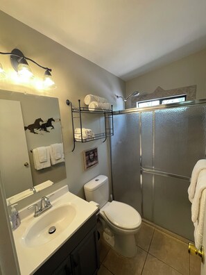 A bathroom with a sink, toilet, and glass shower enclosure. - Cozy Oro Valley Retreat, close to Golf, Trails & Fine Dining-Dog Friendly (Tucson)