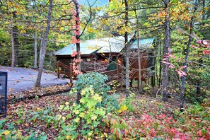 Surrounded by vibrant autumn foliage, this cabin blends seamlessly into the forest environment.