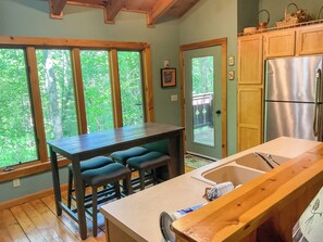 Frigorifero, microonde, forno, piano cottura