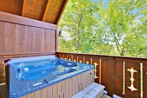 Tina de hidromasaje al aire libre