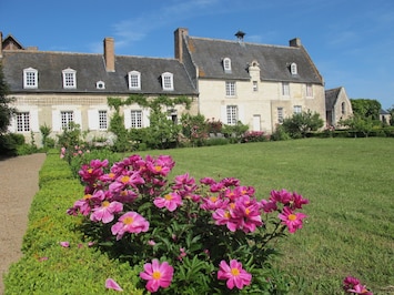 Manoir du Plessis au printemps