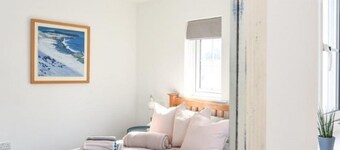 The Little House, Boutique Home Near the sea