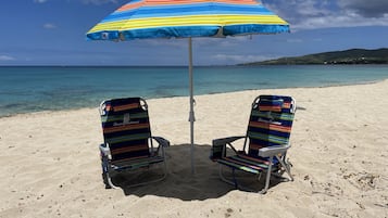 Liegestühle, Strandtücher