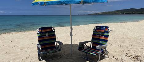 Camastros y toallas de playa