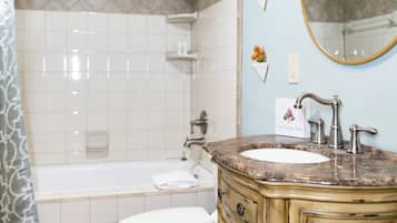 Combined shower/tub, jetted tub, hair dryer, towels