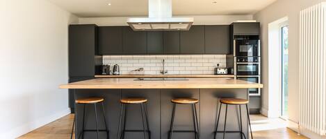 Bungalow, Ensuite | Shared kitchen | Highchair, kitchen islands