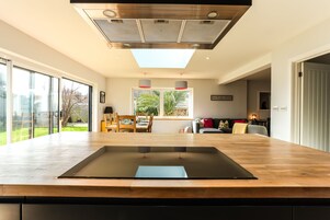 Bungalow, Ensuite | Shared kitchen | Highchair, kitchen islands