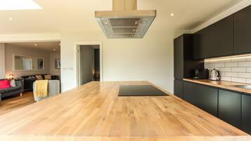 Bungalow, Ensuite | Shared kitchen | High chair, kitchen islands