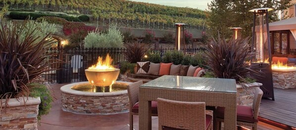 Outdoor dining - Cozy Private Studio Resort in the heart of Napa Valley for 6 (Napa)