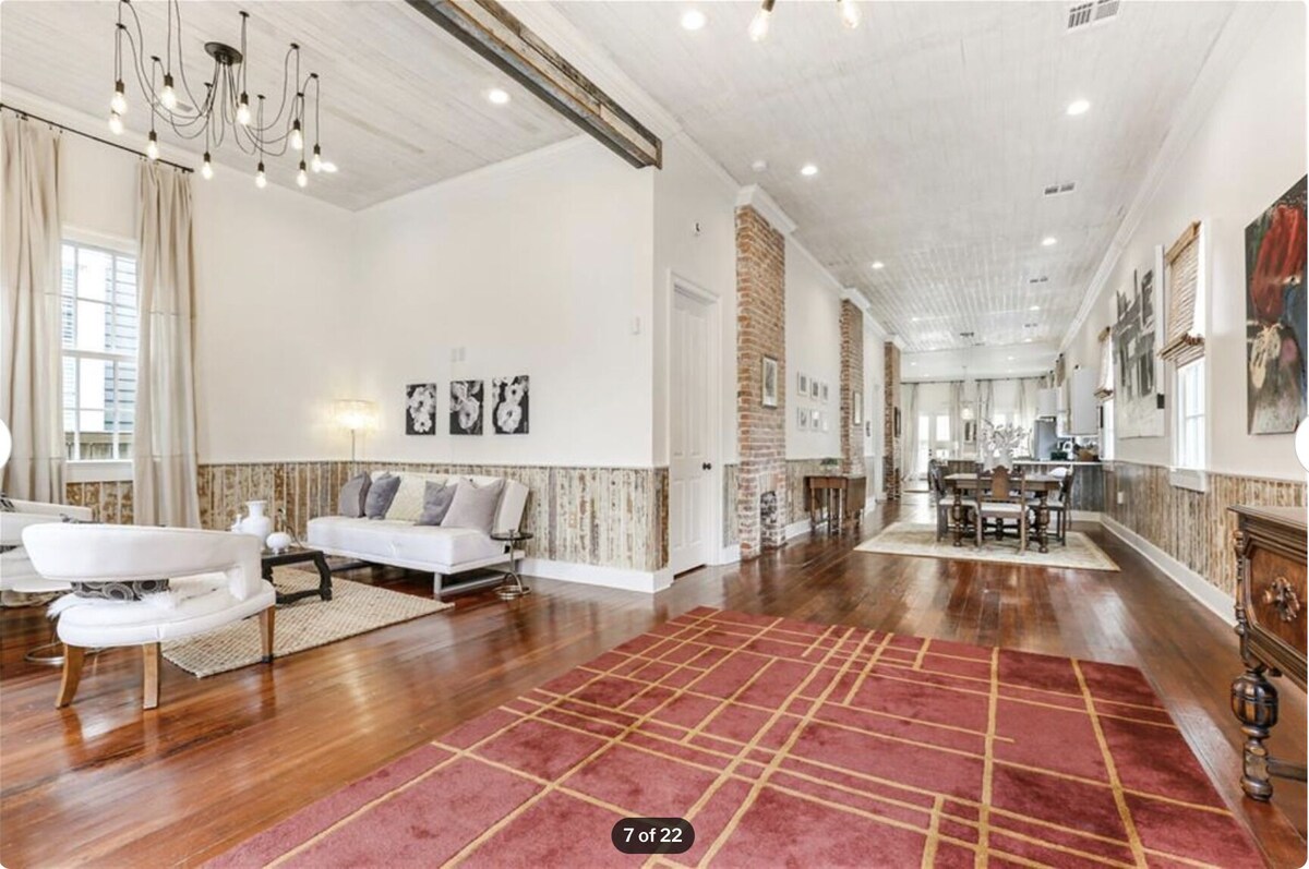 SPACIOUS Victorian One Mile to French Quarter Sleeps 6