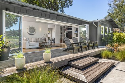 Haven with Pool, Hot Tub and Tastings Included