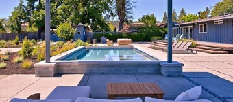 Private Vineyard Haven with Pool, Hot Tub and Tastings Included