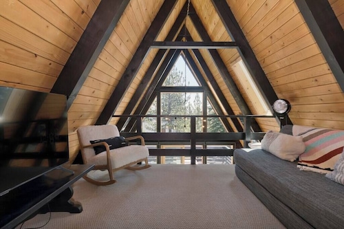 Modern A-Frame Cabin in Mammoth