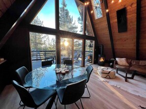Interior - Modern A-Frame Cabin in Mammoth (Mammoth Lakes)