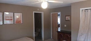 2 bedrooms, free WiFi, bed sheets, wheelchair access