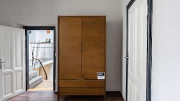 1 Bedroom Apartment, Balcony - Duplex | 1 bedroom, free minibar items, iron/ironing board, free cots/infant beds