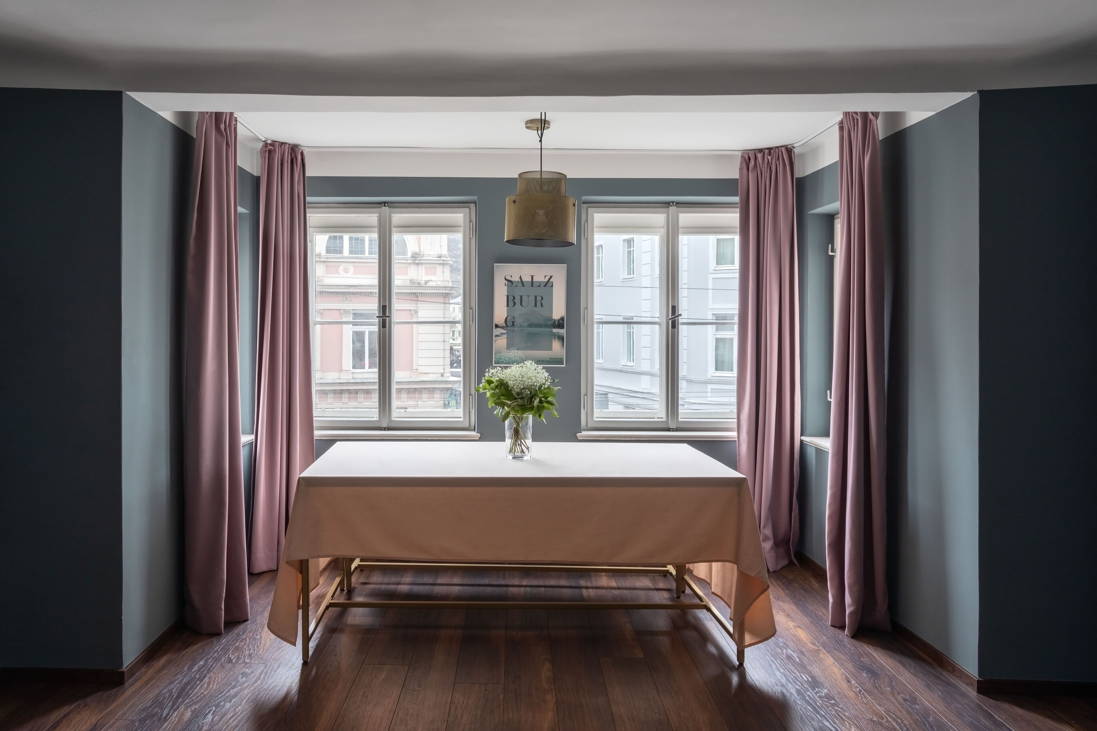 Large 1 Bedroom Apartment with Sofa Bed | 起居區 | 43-吋平面電視、有線頻道、電視